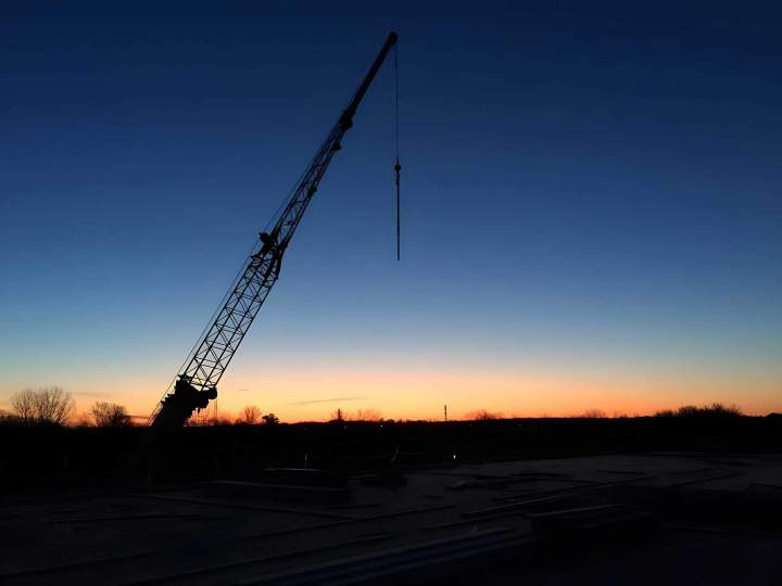 Cranes for rent Greater Montreal